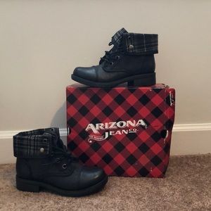 Arizona lace-up ankle boots